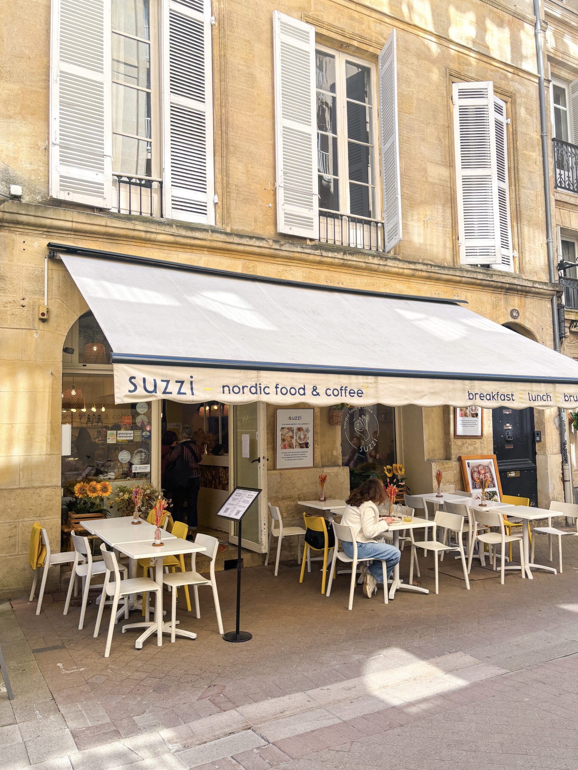 Ambiance chaleureuse pour un fika chez Suzzi Kafe à Bordeaux