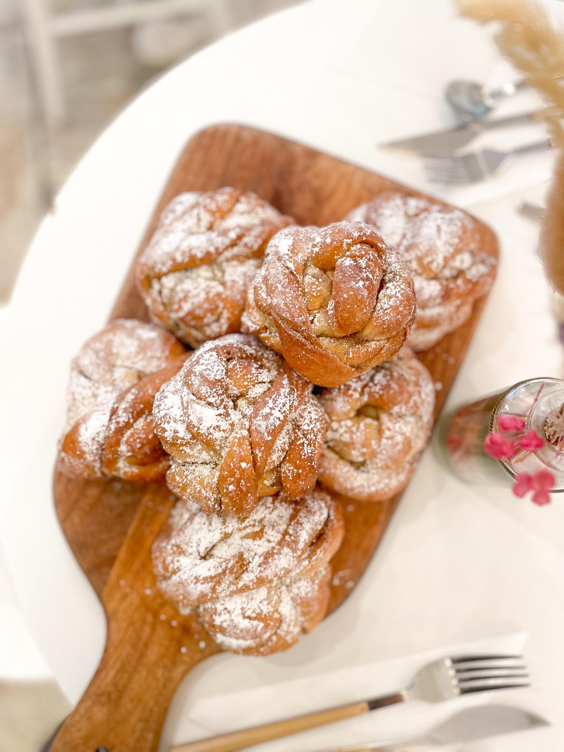Kardemummabulle brioche à la cardamome chez Suzzi Kafe