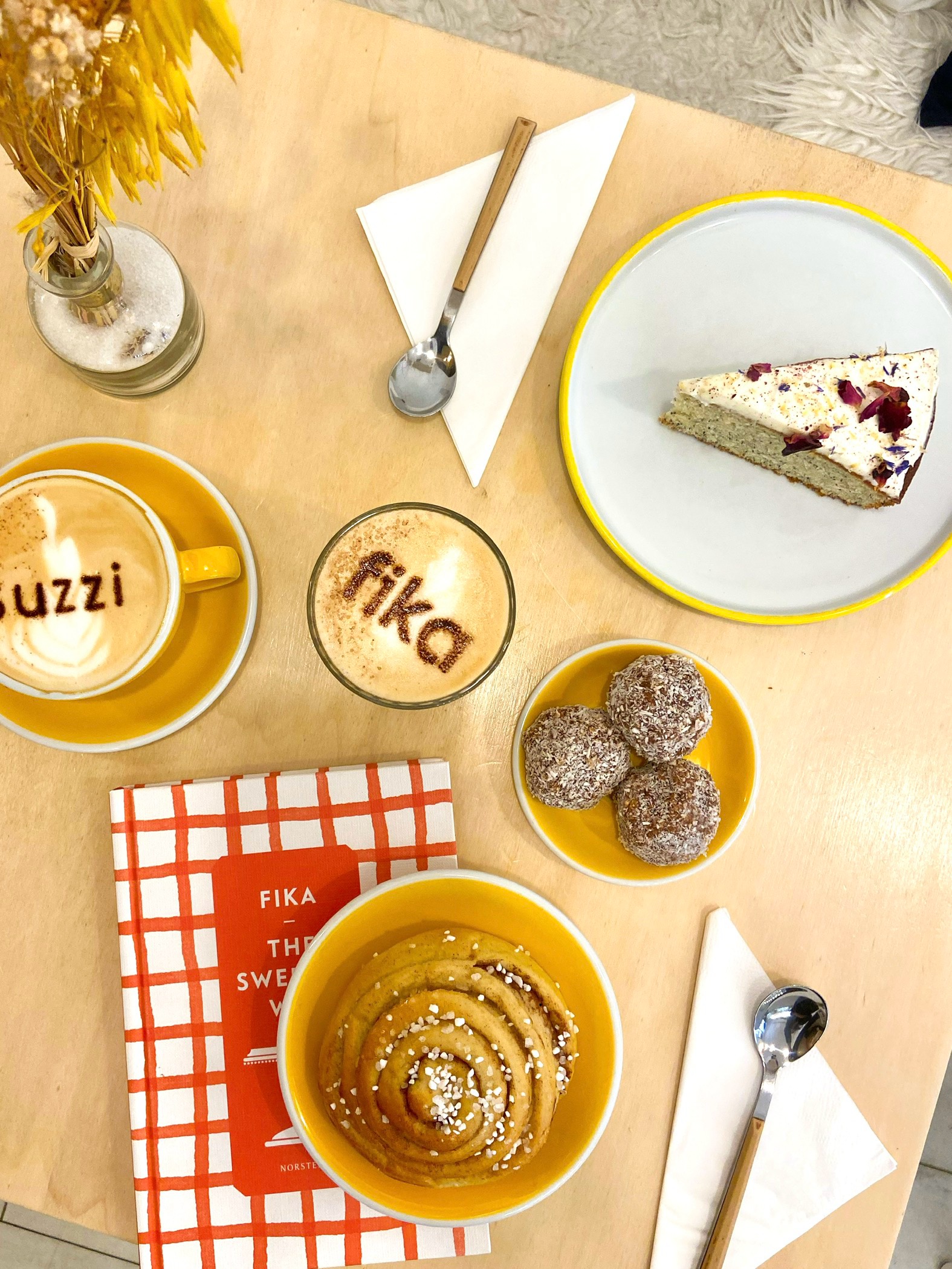 Douceurs chez Suzzi, dont le kanelbulle proposé dans la formule Cool Kids
